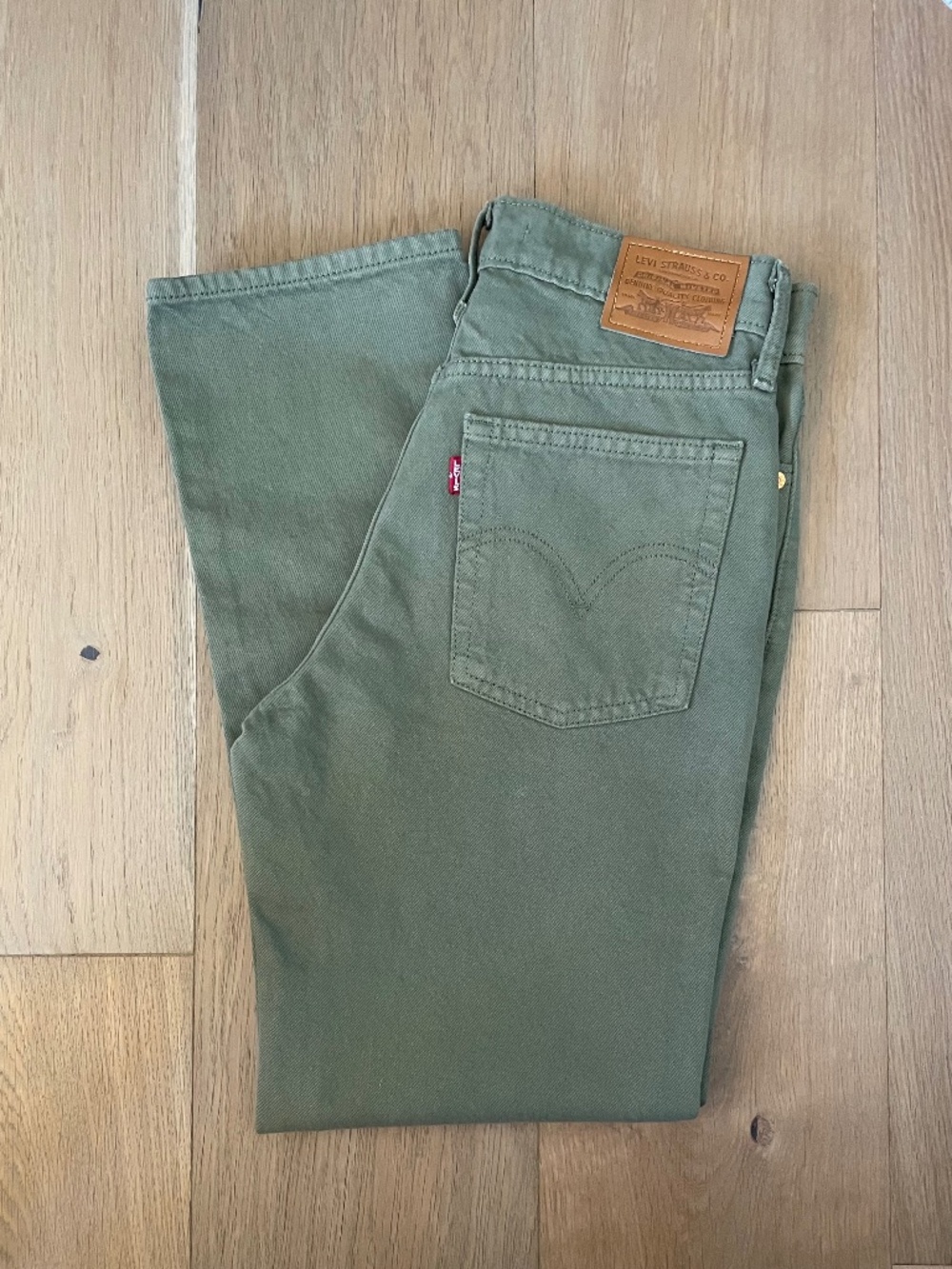 Levi’s Wedgie Straight Jeans - Size 27